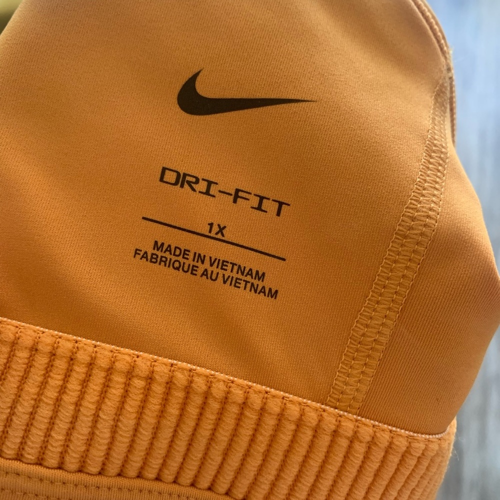 Plus size Nike sports bra - size 1X - moderate support - Picture 4 of 6
